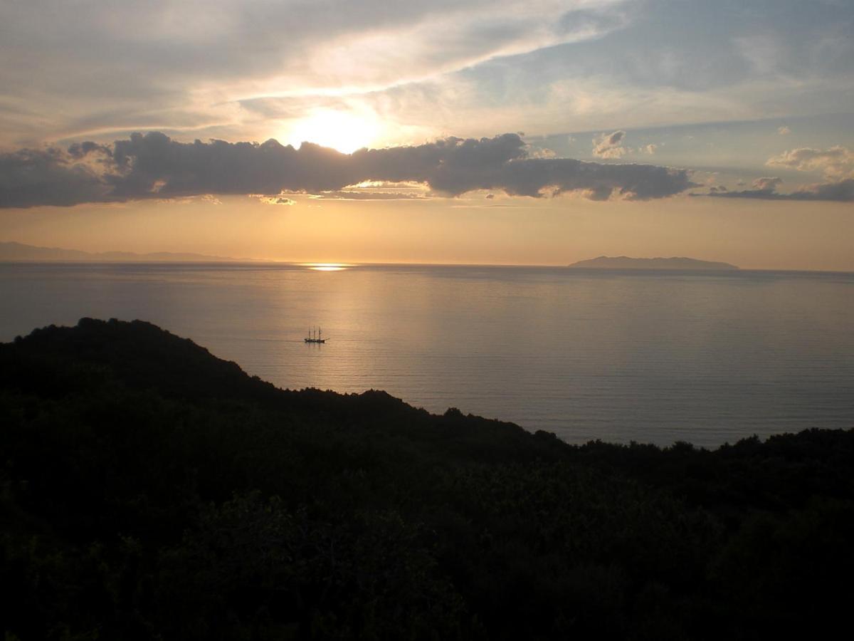 Mare E Natura Marciana  Buitenkant foto